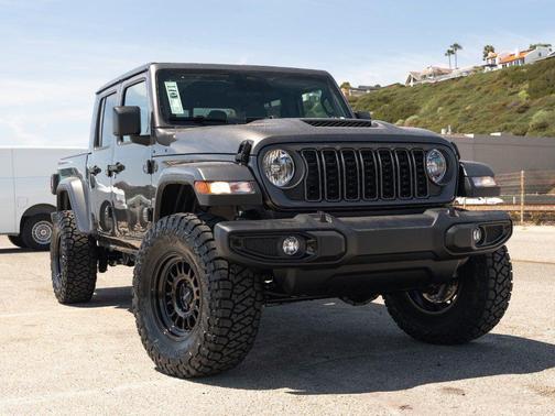 Granite Crystal Clearcoat Metallic 2026 Jeep Gladiator Sport