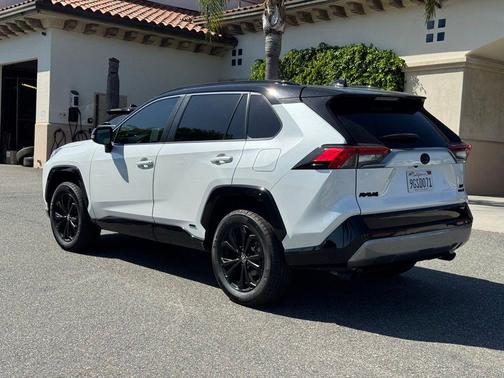 Wind Chill Pearl / Midnight Black Metallic 2023 Toyota RAV4 Hybrid XSE