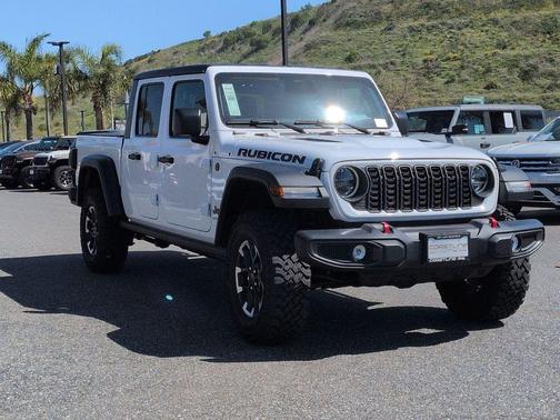 Bright White Clearcoat 2026 Jeep Gladiator Rubicon