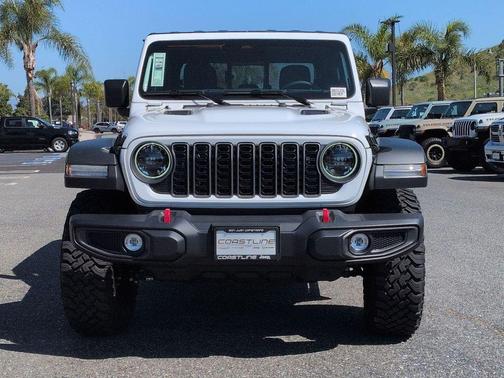 Bright White Clearcoat 2026 Jeep Gladiator Rubicon