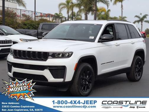 Bright White Clearcoat 2026 Jeep Grand Cherokee Laredo
