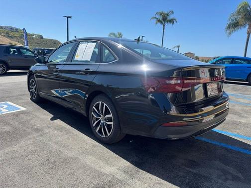 Deep Black Pearl Effect 2025 Volkswagen Jetta 1.5T SE