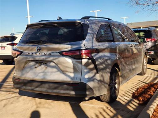 2021 Toyota Sienna LE