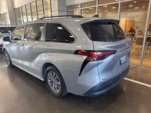 2021 Toyota Sienna LE