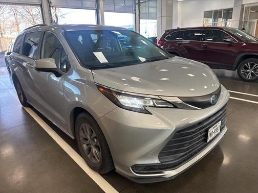 2021 Toyota Sienna LE