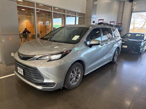 2021 Toyota Sienna LE