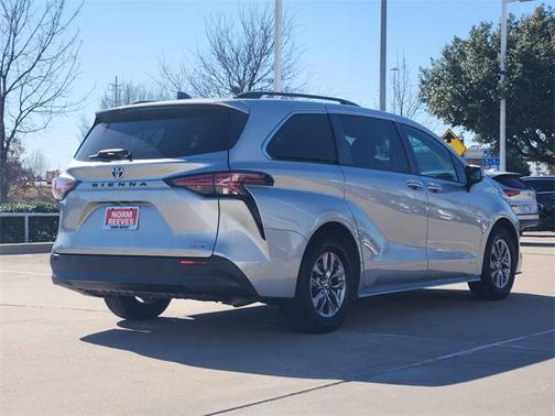 2021 Toyota Sienna LE