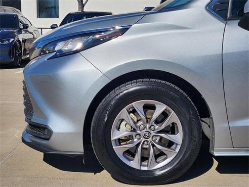 2021 Toyota Sienna LE