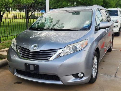 2017 Toyota Sienna XLE