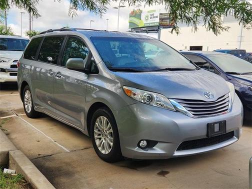 2017 Toyota Sienna XLE