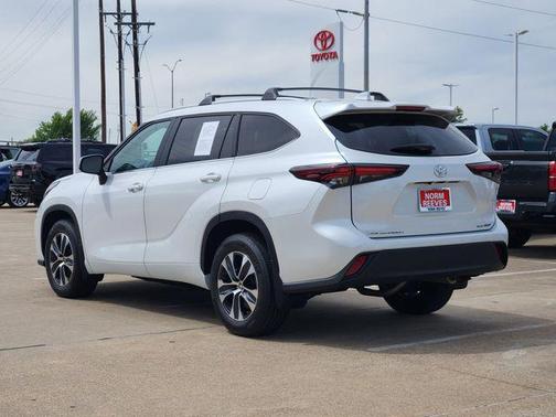 Wind Chill Pearl 2024 Toyota Highlander XLE