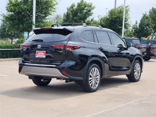2025 Toyota Highlander Hybrid Platinum