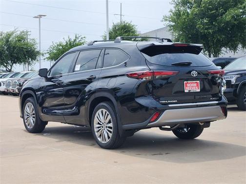2025 Toyota Highlander Hybrid Platinum