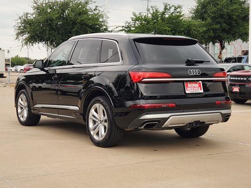 Mythos Black Metallic 2025 Audi Q7 55 Premium Plus