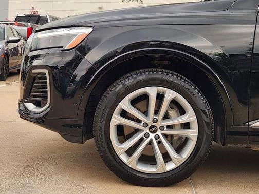 Mythos Black Metallic 2025 Audi Q7 55 Premium Plus