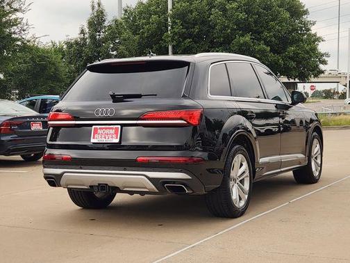 Mythos Black Metallic 2025 Audi Q7 55 Premium Plus