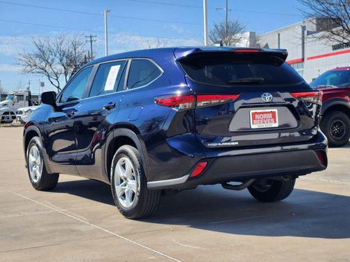 2023 Toyota Highlander LE