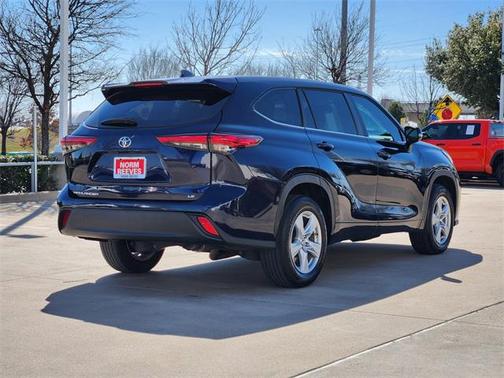 2023 Toyota Highlander LE