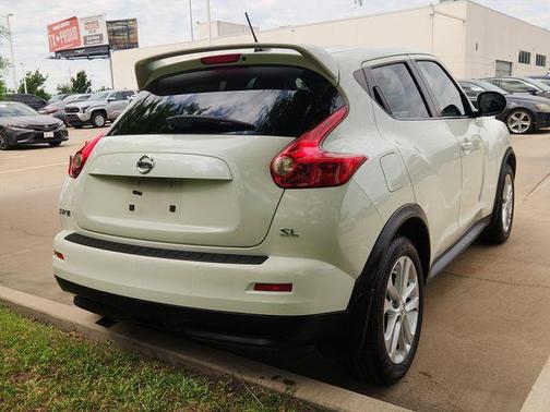 White Pearl 2011 Nissan Juke SL