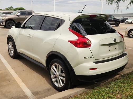White Pearl 2011 Nissan Juke SL