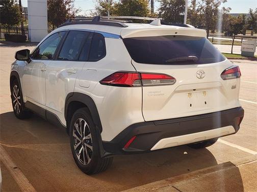 2024 Toyota Corolla Cross XLE