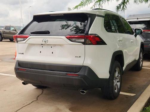 Ice Cap 2025 Toyota RAV4 XLE