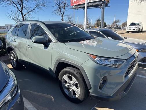 2020 Toyota RAV4 XLE