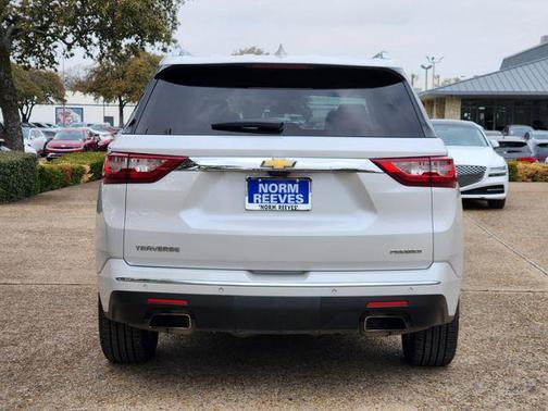 Iridescent Pearl Tricoat 2020 Chevrolet Traverse Premier