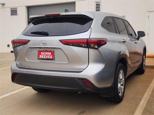 2023 Toyota Highlander LE