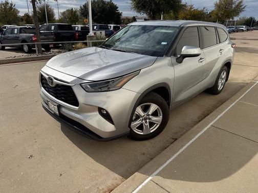 2023 Toyota Highlander LE