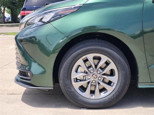 2025 Toyota Sienna XLE 8 Passenger