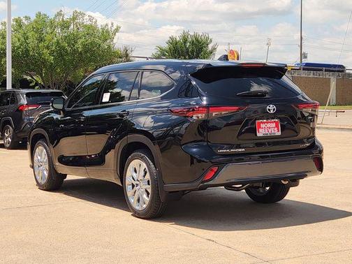 Midnight Black Metallic 2026 Toyota Highlander Hybrid Limited