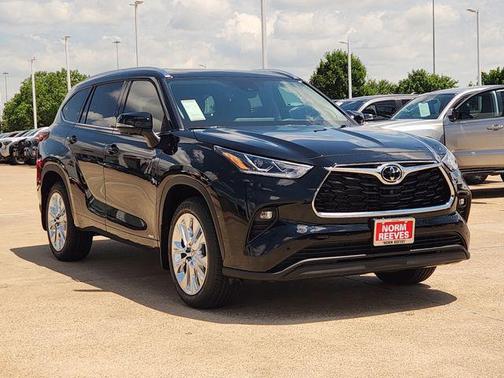 Midnight Black Metallic 2026 Toyota Highlander Hybrid Limited