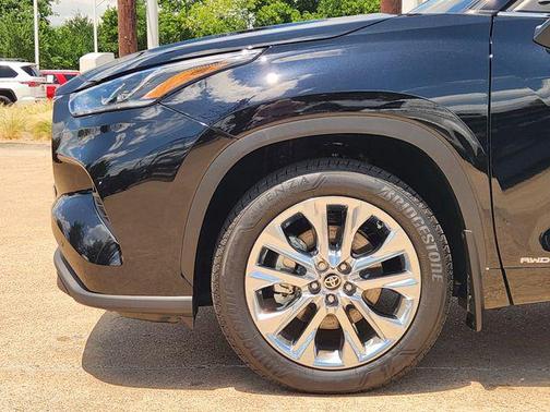 Midnight Black Metallic 2026 Toyota Highlander Hybrid Limited