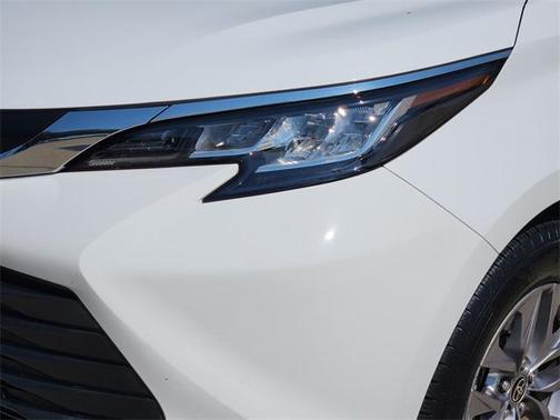 2021 Toyota Sienna LE
