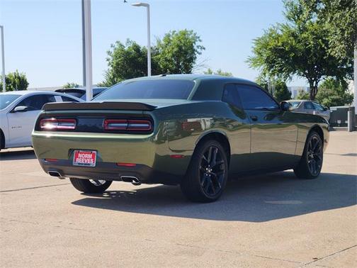2022 Dodge Challenger SXT