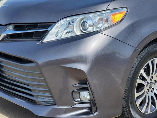 2020 Toyota Sienna XLE