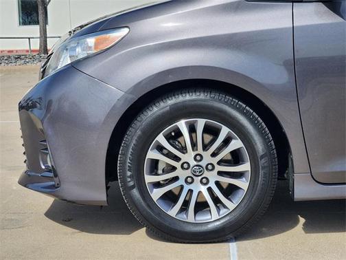 2020 Toyota Sienna XLE