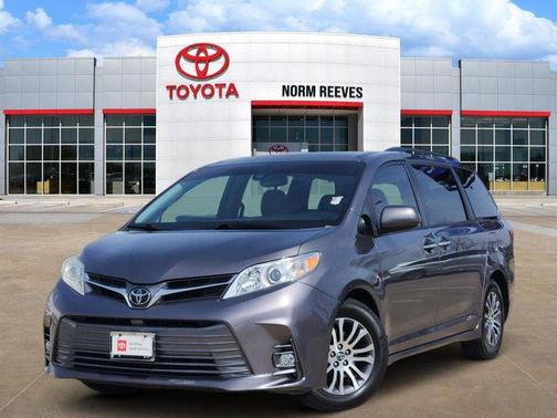 2020 Toyota Sienna XLE