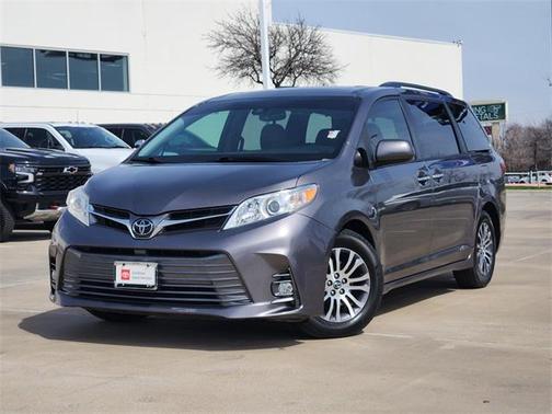2020 Toyota Sienna XLE