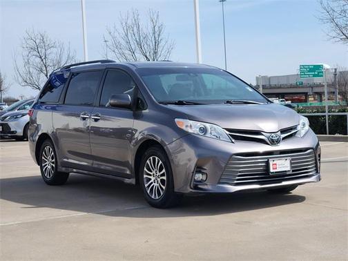 2020 Toyota Sienna XLE