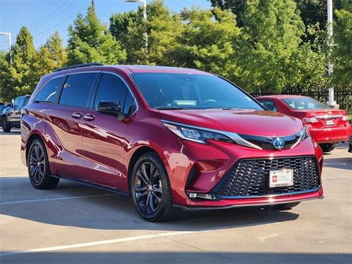2022 Toyota Sienna XSE 7 Passenger