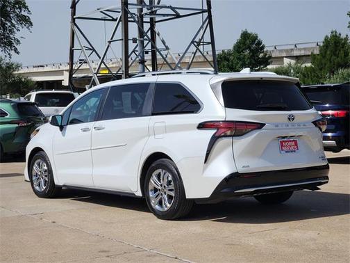 2023 Toyota Sienna Platinum 7 Passenger