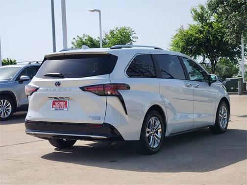 2023 Toyota Sienna Platinum 7 Passenger