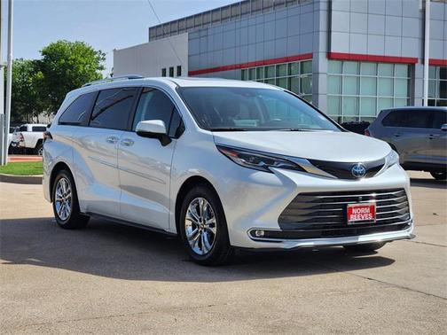 2023 Toyota Sienna Platinum 7 Passenger