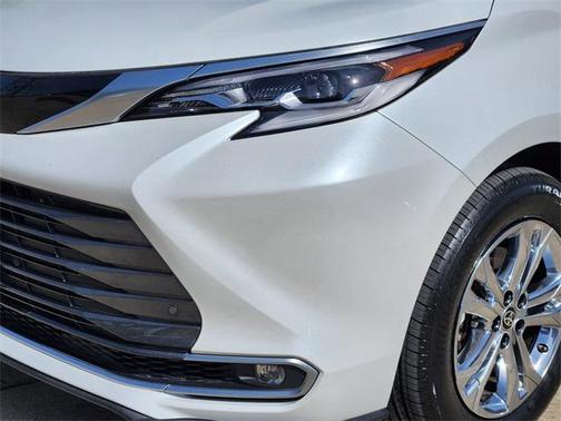 2023 Toyota Sienna Platinum 7 Passenger