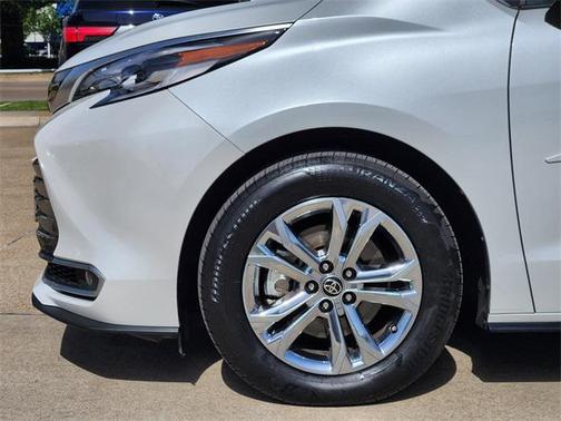2023 Toyota Sienna Platinum 7 Passenger