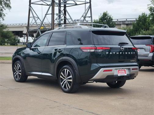 2024 Nissan Pathfinder Platinum FWD