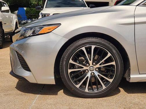 Celestial Silver Metallic 2020 Toyota Camry SE