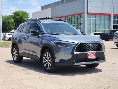 2025 Toyota Corolla Cross XLE